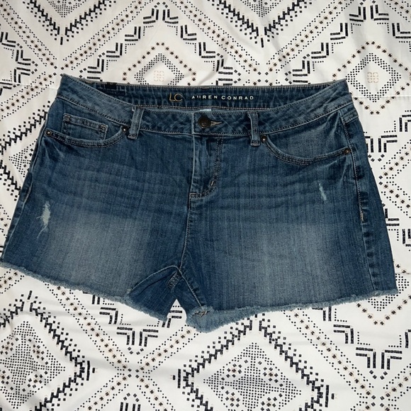 Lauren Conrad Jean Shorts - Picture 1 of 3